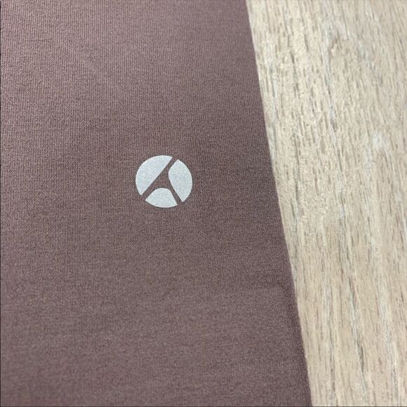 Avocado Capri Leggings    - Picture 5 of 12